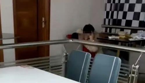 食堂情侣视频吃瓜,甜蜜瞬间引发网友热议