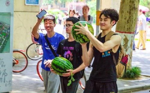 宿州学院闺蜜吃瓜