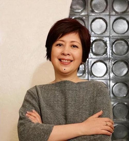 李小婉早期比赛吃瓜,吃瓜群众见证的成长之路