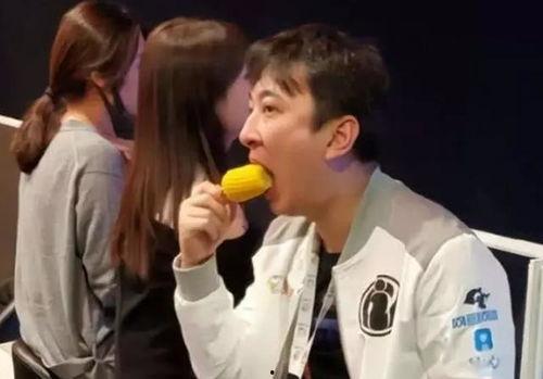 阿水吃瓜短视频,揭秘娱乐圈幕后故事