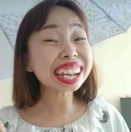 快手晨曦姐姐吃瓜